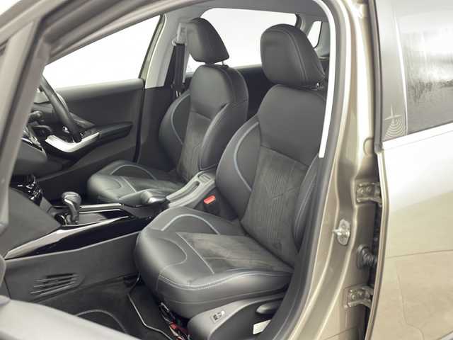 プジョー ２００８ クロスシティ 新潟県 2017(平29)年 6万km グレー ターボ/純正ナビ/(FM.AM.USB)/バックカメラ/革巻きステアリング/ステアリングリモコン/オートライト/MTモード/ドライブモード切替/電動格納ウィンカーミラー/ヘッドライトレベライザー/ハーフレザーシート/前席シートヒーター/リアコーナーセンサー/キーレス×2/純正フロアマット