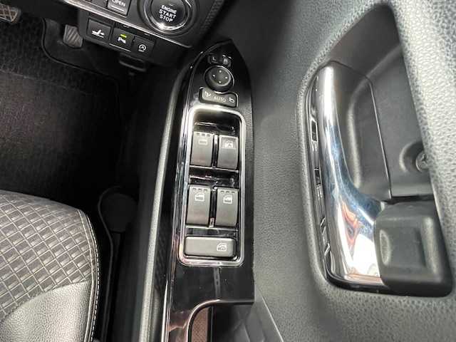 ダイハツ タント カスタム RS スタイルセレクション 静岡県 2021(令3)年 2.2万km ブラックマイカメタリック/シャイニングホワイトパール ●純正ナビ/(フルセグ/CD/DVD/Bluetooth)/(NSZN-Y71DS)/●全方位カメラ/●ブラックハーフレザーシート/●前席シートヒーター/●レーダークルーズコントロール/●レーンキープアシスト/●衝突軽減ブレーキ/●後方コーナーセンサー/●アイドリングストップ/●LEDライト/●オートライト/●フォグランプ/●革巻きステアリング/●ステアリングスイッチ/●ETC/●前方ドライブレコーダー/●フロアマット/●ドアバイザー/●電動格納ウインカーミラー/●プッシュスタート/●スマートキー/●スペアキー×1/●純正15インチアルミホイール/●W＋サイド＋カーテンSRS＋ABS/●保証書/●取扱説明書