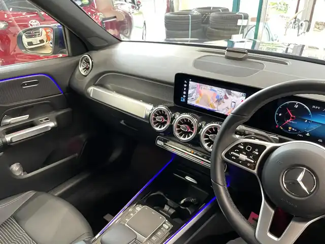 メルセデス・ベンツ Ｍ・ベンツ ＧＬＢ２００ｄ 4マチック 東京都 2022(令4)年 3.1万km Ｍナイトブルー ・純正ナビ/（フルセグTV/Bluetooth/CD/DVD/アンドロイドオート/アップルカープレイ）/・全方位カメラ/・前後コーナーセンサー/・ハーフレザーシート/・前席シートヒーター/・レーダークルーズコントロール/・BSM/・アイドリングストップ/・電動格納ミラー/・前後ドライブレコーダー/・革ステアリング/・ステアリングスイッチ/・パドルシフト/・ISOFIX/・電動パーキングブレーキ/・電動リアゲート/・LEDライト/・リアフォグランプ/・ルーフレール/・トノカバー/・ETC/・スペアキー×1/・スマートキー/・プッシュスタート/・純正18インチアルミホイール/・フロアマット/・スカッフプレートイルミ/・W＋S＋カーテンエアバッグ/ABS/・横滑り防止装置/・取扱説明書/・保証書