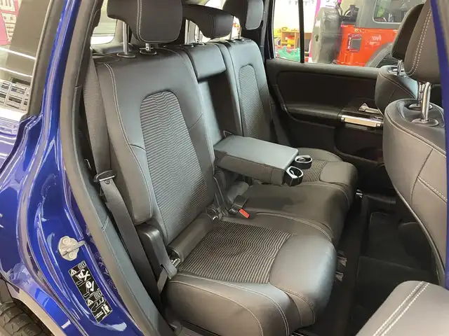 メルセデス・ベンツ Ｍ・ベンツ ＧＬＢ２００ｄ 4マチック 東京都 2022(令4)年 3.1万km Ｍナイトブルー ・純正ナビ/（フルセグTV/Bluetooth/CD/DVD/アンドロイドオート/アップルカープレイ）/・全方位カメラ/・前後コーナーセンサー/・ハーフレザーシート/・前席シートヒーター/・レーダークルーズコントロール/・BSM/・アイドリングストップ/・電動格納ミラー/・前後ドライブレコーダー/・革ステアリング/・ステアリングスイッチ/・パドルシフト/・ISOFIX/・電動パーキングブレーキ/・電動リアゲート/・LEDライト/・リアフォグランプ/・ルーフレール/・トノカバー/・ETC/・スペアキー×1/・スマートキー/・プッシュスタート/・純正18インチアルミホイール/・フロアマット/・スカッフプレートイルミ/・W＋S＋カーテンエアバッグ/ABS/・横滑り防止装置/・取扱説明書/・保証書