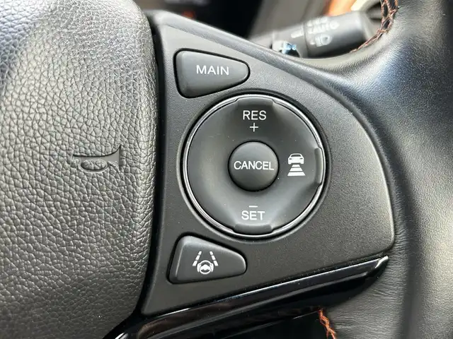 ホンダ ヴェゼル ハイブリッド 奈良県 2016(平28)年 2.6万km モルフォブルーP フルセグナビ　/Ｂｌｕｅｔｏｏｔｈ　/ＨＤＭＩ　/電動パーキングブレーキ　/ブレーキホールド機能　/ＵＳＢ入力端子　/レーダークルーズコントロール　/バックカメラ　/前席シートヒーター　/ＬＥＤヘッドライト