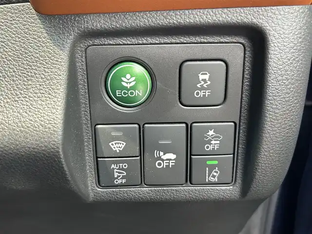 ホンダ ヴェゼル ハイブリッド 奈良県 2016(平28)年 2.6万km モルフォブルーP フルセグナビ　/Ｂｌｕｅｔｏｏｔｈ　/ＨＤＭＩ　/電動パーキングブレーキ　/ブレーキホールド機能　/ＵＳＢ入力端子　/レーダークルーズコントロール　/バックカメラ　/前席シートヒーター　/ＬＥＤヘッドライト