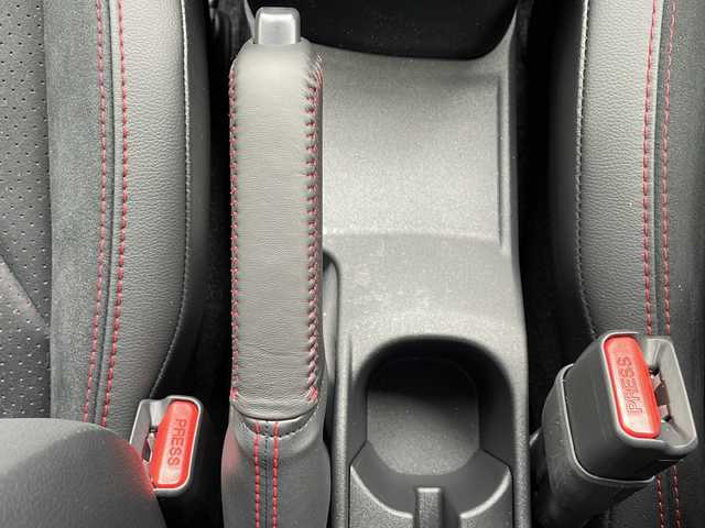 トヨタ ＧＲヤリス RZ ハイパフォーマンス 兵庫県 2024(令6)年 0.1万km プラチナホワイトパールマイカ 純正ナビ（AM/FM/BT)/・フルセグTV/衝突軽減システム/パーキングアシスト/横滑り防止/追従付きクルーズコントロール/ステアリングヒーター/ステアリングスイッチ/オートライト/ヘッドライトレベライザー/ビルトインETC2.0/パドルシフト/シートヒーター/ドライブレコーダー