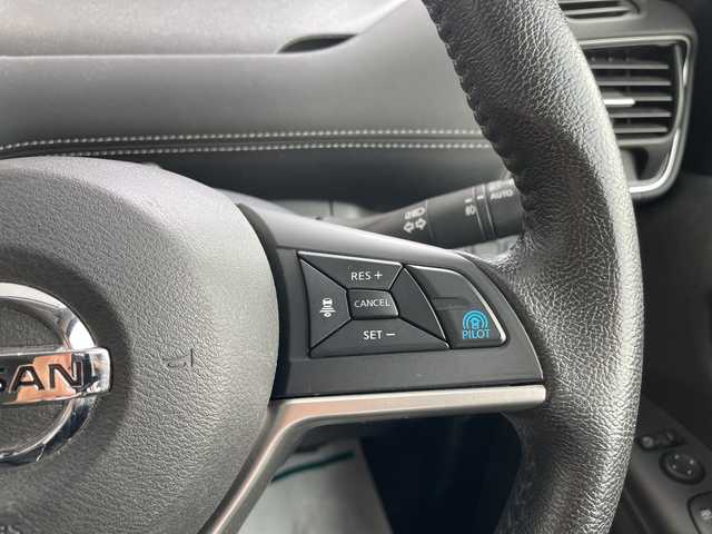 日産 セレナ ハイウェイスター プロパイロットED 愛知県 2017(平29)年 4.9万km マルーンレッド 2トーン プロパイロット/純正9型ナビ/フリップダウンモニター/両側パワースライドドア/クルーズコントロール/バックカメラ/コーナーセンサー/純正アルミホイール/LEDヘッドライト/オートライト/ドライブレコーダー/ETC/イージーオープン機能/衝突軽減システム/フルセグ/CD DVD/ステアリングスイッチ/スマートキー/プッシュスタート