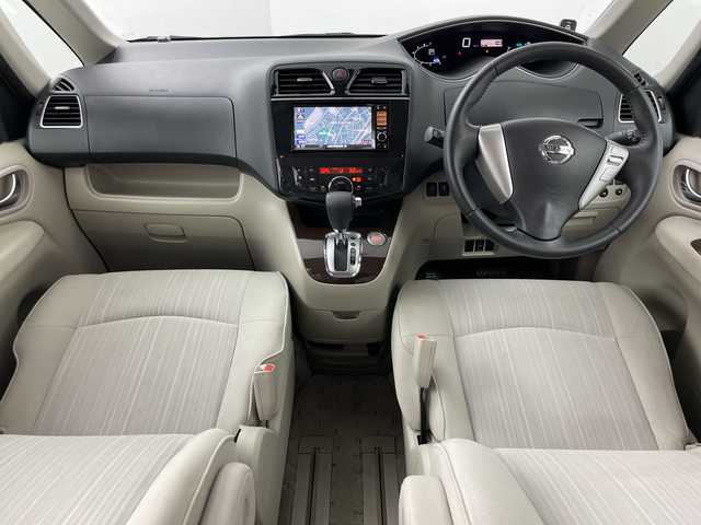 日産 セレナ 20G 道央・札幌 2011(平23)年 3.3万km ナチュラルハーブ ・4WD/・寒冷地仕様/・純正ナビ&CD&DVD&BT&SD&TV&USB/・両側パワースライドドア/・バックカメラ/・クルーズコントロール/・コーナーセンサー/・盗難防止装置/・横滑り防止装置/・ビルトインETC/・3列シート/・ドアミラーヒーター/・電動格納ミラー/・プッシュスタート/・HIDヘッドライト/・オートライト/・スマートキー