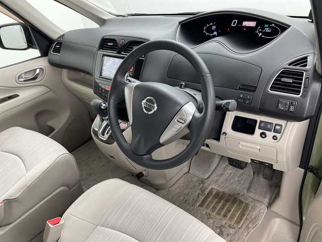 日産 セレナ 20G 道央・札幌 2011(平23)年 3.3万km ナチュラルハーブ ・4WD/・寒冷地仕様/・純正ナビ&CD&DVD&BT&SD&TV&USB/・両側パワースライドドア/・バックカメラ/・クルーズコントロール/・コーナーセンサー/・盗難防止装置/・横滑り防止装置/・ビルトインETC/・3列シート/・ドアミラーヒーター/・電動格納ミラー/・プッシュスタート/・HIDヘッドライト/・オートライト/・スマートキー