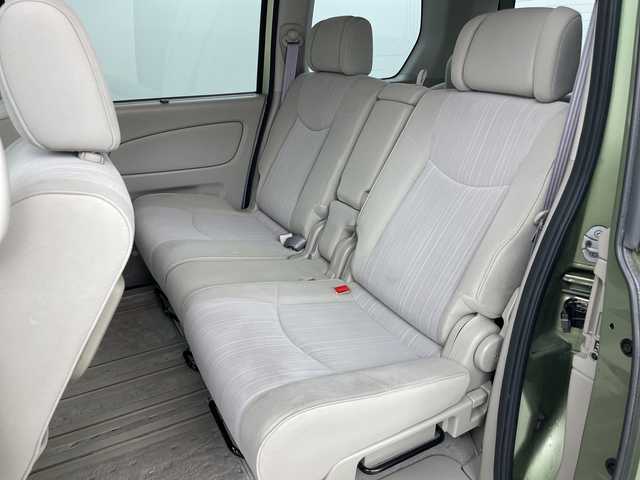 日産 セレナ 20G 道央・札幌 2011(平23)年 3.3万km ナチュラルハーブ ・4WD/・寒冷地仕様/・純正ナビ&CD&DVD&BT&SD&TV&USB/・両側パワースライドドア/・バックカメラ/・クルーズコントロール/・コーナーセンサー/・盗難防止装置/・横滑り防止装置/・ビルトインETC/・3列シート/・ドアミラーヒーター/・電動格納ミラー/・プッシュスタート/・HIDヘッドライト/・オートライト/・スマートキー