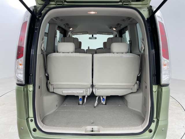 日産 セレナ 20G 道央・札幌 2011(平23)年 3.3万km ナチュラルハーブ ・4WD/・寒冷地仕様/・純正ナビ&CD&DVD&BT&SD&TV&USB/・両側パワースライドドア/・バックカメラ/・クルーズコントロール/・コーナーセンサー/・盗難防止装置/・横滑り防止装置/・ビルトインETC/・3列シート/・ドアミラーヒーター/・電動格納ミラー/・プッシュスタート/・HIDヘッドライト/・オートライト/・スマートキー