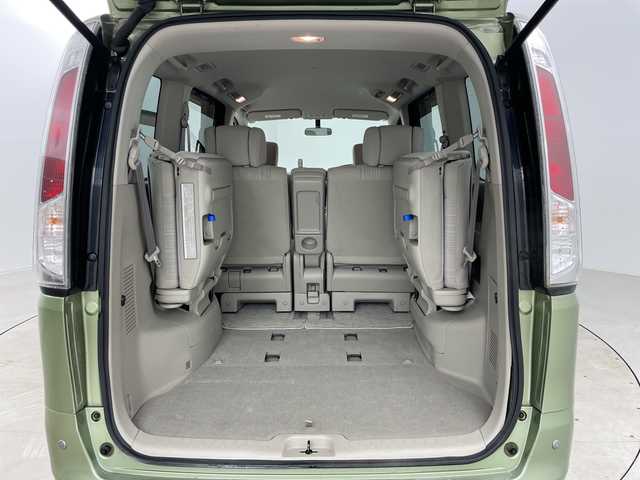 日産 セレナ 20G 道央・札幌 2011(平23)年 3.3万km ナチュラルハーブ ・4WD/・寒冷地仕様/・純正ナビ&CD&DVD&BT&SD&TV&USB/・両側パワースライドドア/・バックカメラ/・クルーズコントロール/・コーナーセンサー/・盗難防止装置/・横滑り防止装置/・ビルトインETC/・3列シート/・ドアミラーヒーター/・電動格納ミラー/・プッシュスタート/・HIDヘッドライト/・オートライト/・スマートキー