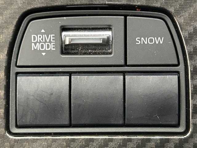 トヨタ クラウン ハイブリッド RS 宮城県 2021(令3)年 4.8万km プレシャスホワイトパール トヨタセーフティセンス/・プリクラッシュセーフティ/・レーントレーシングアシスト/・レーダークルーズコントロール/・ロードサインアシスト/・アダプティブハイビームシステム/ブラインドスポットモニター/インテリジェントクリアランスソナー/リヤクロストラフィックアラート/パーキングサポートブレーキ/純正ナビ/・バックカメラ/・Bluetooth/CD/・フルセグTV/・USB入力端子/前後コーナーセンサー/オートブレーキホールド/電子パーキング/MTモード付きAT/ビルトインETC2.0/前後ドライブレコーダー/ステアリングヒーター/ハーフレザーシート/シートヒーター（運転席/助手席）/パワーシート（運転席/助手席）/LEDヘッドライト/オートライト/フォグランプ/純正アルミホイール/純正フロアマット