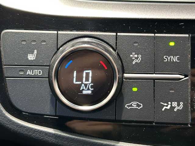 トヨタ クラウン ハイブリッド RS 宮城県 2021(令3)年 4.8万km プレシャスホワイトパール トヨタセーフティセンス/・プリクラッシュセーフティ/・レーントレーシングアシスト/・レーダークルーズコントロール/・ロードサインアシスト/・アダプティブハイビームシステム/ブラインドスポットモニター/インテリジェントクリアランスソナー/リヤクロストラフィックアラート/パーキングサポートブレーキ/純正ナビ/・バックカメラ/・Bluetooth/CD/・フルセグTV/・USB入力端子/前後コーナーセンサー/オートブレーキホールド/電子パーキング/MTモード付きAT/ビルトインETC2.0/前後ドライブレコーダー/ステアリングヒーター/ハーフレザーシート/シートヒーター（運転席/助手席）/パワーシート（運転席/助手席）/LEDヘッドライト/オートライト/フォグランプ/純正アルミホイール/純正フロアマット