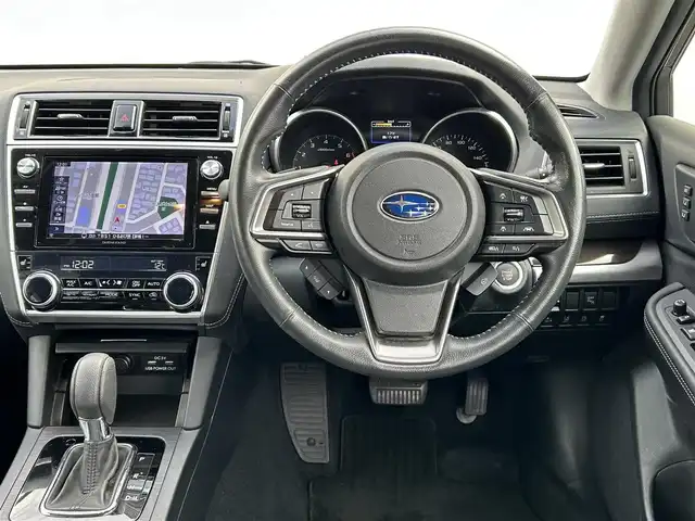 スバル アウトバック ベース 道東・釧路十勝 2018(平30)年 3.2万km クリスタルホワイトP ワンオーナー/ディーラーオプションDAIATONESOUNDNAVI・フルセグ・DVD・CD・SD・MSV・USB・Bluetooth/ナビ連動ビルトインETC2.0/アイサイトVer3/フロントカメラ/サイドカメラ/バックカメラ/革巻ステアリング/パドルシフト/レーダークルーズコントロール/ハンドルヒーター/BSM/充電用USB×4/X-MODE/黒革シート/前席パワーシート（運転席2メモリ）/全席シートヒーター/LEDヘッドライト/フォグランプ/純正17インチアルミ/フットランプ/トノカバー/新車時保証書/取扱説明書/スマートキー×3