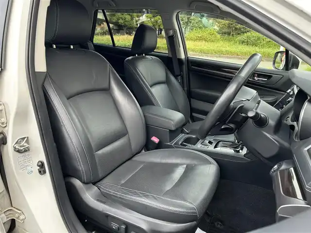 スバル アウトバック ベース 道東・釧路十勝 2018(平30)年 3.2万km クリスタルホワイトP ワンオーナー/ディーラーオプションDAIATONESOUNDNAVI・フルセグ・DVD・CD・SD・MSV・USB・Bluetooth/ナビ連動ビルトインETC2.0/アイサイトVer3/フロントカメラ/サイドカメラ/バックカメラ/革巻ステアリング/パドルシフト/レーダークルーズコントロール/ハンドルヒーター/BSM/充電用USB×4/X-MODE/黒革シート/前席パワーシート（運転席2メモリ）/全席シートヒーター/LEDヘッドライト/フォグランプ/純正17インチアルミ/フットランプ/トノカバー/新車時保証書/取扱説明書/スマートキー×3