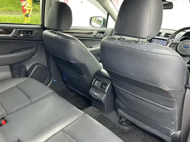 スバル アウトバック ベース 道東・釧路十勝 2018(平30)年 3.2万km クリスタルホワイトP ワンオーナー/ディーラーオプションDAIATONESOUNDNAVI・フルセグ・DVD・CD・SD・MSV・USB・Bluetooth/ナビ連動ビルトインETC2.0/アイサイトVer3/フロントカメラ/サイドカメラ/バックカメラ/革巻ステアリング/パドルシフト/レーダークルーズコントロール/ハンドルヒーター/BSM/充電用USB×4/X-MODE/黒革シート/前席パワーシート（運転席2メモリ）/全席シートヒーター/LEDヘッドライト/フォグランプ/純正17インチアルミ/フットランプ/トノカバー/新車時保証書/取扱説明書/スマートキー×3