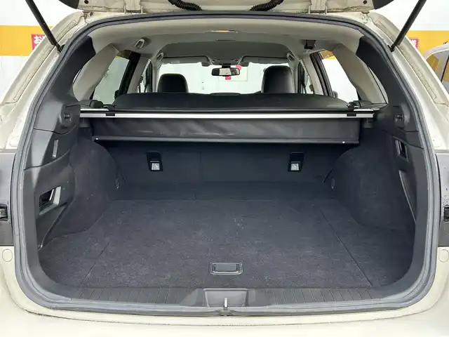 スバル アウトバック ベース 道東・釧路十勝 2018(平30)年 3.2万km クリスタルホワイトP ワンオーナー/ディーラーオプションDAIATONESOUNDNAVI・フルセグ・DVD・CD・SD・MSV・USB・Bluetooth/ナビ連動ビルトインETC2.0/アイサイトVer3/フロントカメラ/サイドカメラ/バックカメラ/革巻ステアリング/パドルシフト/レーダークルーズコントロール/ハンドルヒーター/BSM/充電用USB×4/X-MODE/黒革シート/前席パワーシート（運転席2メモリ）/全席シートヒーター/LEDヘッドライト/フォグランプ/純正17インチアルミ/フットランプ/トノカバー/新車時保証書/取扱説明書/スマートキー×3