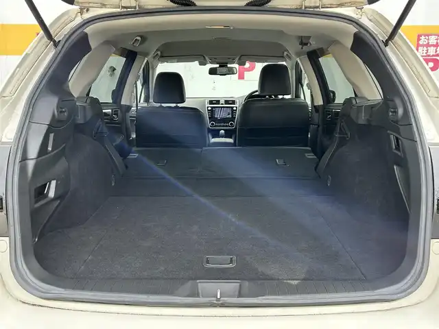 スバル アウトバック ベース 道東・釧路十勝 2018(平30)年 3.2万km クリスタルホワイトP ワンオーナー/ディーラーオプションDAIATONESOUNDNAVI・フルセグ・DVD・CD・SD・MSV・USB・Bluetooth/ナビ連動ビルトインETC2.0/アイサイトVer3/フロントカメラ/サイドカメラ/バックカメラ/革巻ステアリング/パドルシフト/レーダークルーズコントロール/ハンドルヒーター/BSM/充電用USB×4/X-MODE/黒革シート/前席パワーシート（運転席2メモリ）/全席シートヒーター/LEDヘッドライト/フォグランプ/純正17インチアルミ/フットランプ/トノカバー/新車時保証書/取扱説明書/スマートキー×3