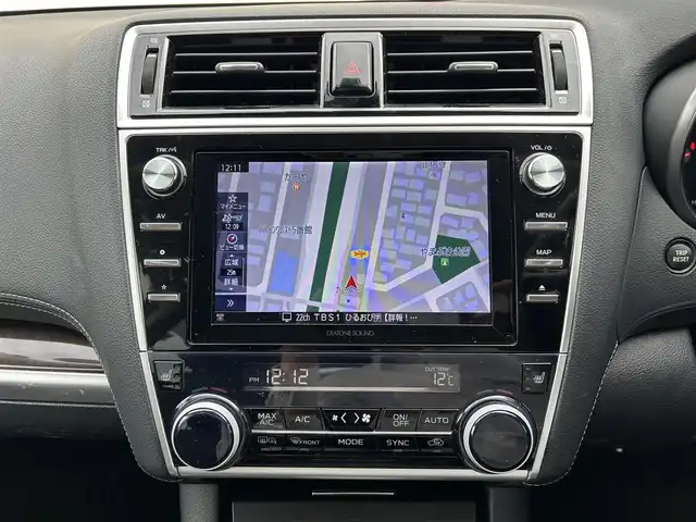 スバル アウトバック ベース 道東・釧路十勝 2018(平30)年 3.2万km クリスタルホワイトP ワンオーナー/ディーラーオプションDAIATONESOUNDNAVI・フルセグ・DVD・CD・SD・MSV・USB・Bluetooth/ナビ連動ビルトインETC2.0/アイサイトVer3/フロントカメラ/サイドカメラ/バックカメラ/革巻ステアリング/パドルシフト/レーダークルーズコントロール/ハンドルヒーター/BSM/充電用USB×4/X-MODE/黒革シート/前席パワーシート（運転席2メモリ）/全席シートヒーター/LEDヘッドライト/フォグランプ/純正17インチアルミ/フットランプ/トノカバー/新車時保証書/取扱説明書/スマートキー×3