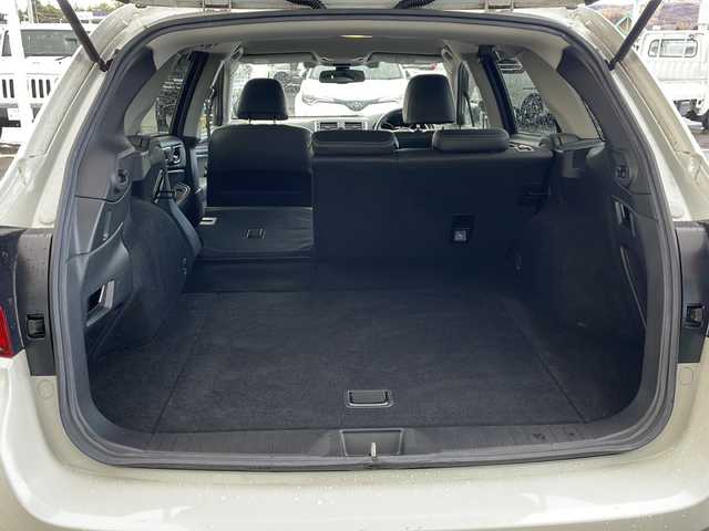 スバル アウトバック ベース 道東・釧路十勝 2018(平30)年 3.2万km クリスタルホワイトP ・4WD/・DAIATONESOUNDNAVI/（フルセグ・DVD・CD・SD・MSV・USB・Bluetooth）/・ナビ連動ビルトインETC2.0/・アイサイトVer3/・フロントカメラ/・サイドカメラ/・バックカメラ/・革巻ステアリング/・パドルシフト/・レーダークルーズコントロール/・ハンドルヒーター/・BSM/・充電用USB×4/・X-MODE/・黒革シート/・前席パワーシート（運転席2メモリ）/・全席シートヒーター/・LEDヘッドライト/・フォグランプ/・純正17インチアルミ/・フットランプ/・トノカバー/・新車時保証書/・取扱説明書