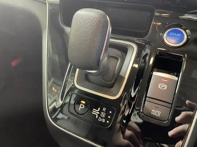 日産 セレナ e－パワー ハイウェイスター V 大阪府 2020(令2)年 6.9万km ダークメタルグレー プロパイロット　純正ナビ　全周囲カメラ　Bluetooth　フルセグTV DVD再生　衝突軽減ブレーキ　レーンキープアシスト　ETC 両側パワースライドドア　ドライブレコーダー　BSM オートライト　LEDヘッドライト　スマートキー