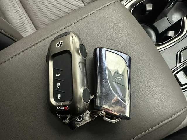 レクサス ＲＸ 350h バージョンL 兵庫県 2024(令6)年 0.9万km ソニッククロム ・純正メモリナビ/・全方位カメラ/・前後ドライブレコーダー/・ビルドインETC2.0/・全席シートヒーター/・全席シートエアコン/・デジタルインナーミラー/・ハンドルヒーター/・全席メモリー付きパワーシート/・レザーシート/・パドルシフト/・パワーバックドア/・ヘッドアップディスプレイ/・プリクラッシュセーフティ/・レーンディパーチャーアラート/・レーンチェンジアシスト/・プロアクティブドライビングアシスト/・クリアランスソナー/・BSM/・電子パーキングブレーキ/・オートホールド/・オートライト/・オートマチックハイビーム/・LEDヘッドライト/・LEDフォグランプ