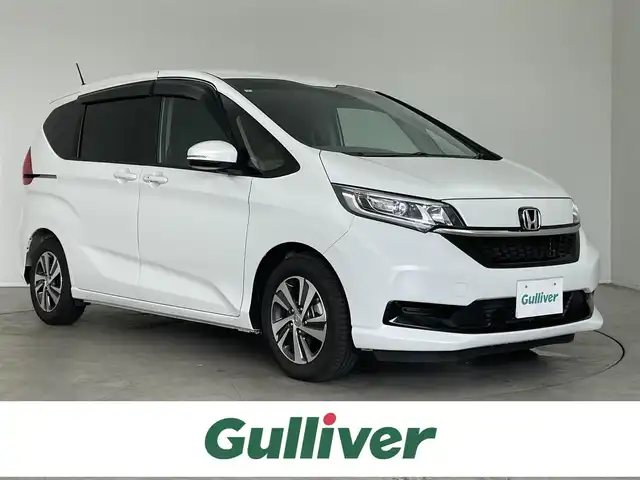 ホンダ フリード＋ ハイブリット G 埼玉県 2023(令5)年 3.6万km プラチナホワイトパール 社外メモリナビ/(CD/DVD/BT/フルセグ)/バックカメラ/衝突軽減ブレーキ/レーンアシスト/レーダークルーズ/ETC/両側パワースライドドア/オートライト/プッシュスタート/純正15インチAW