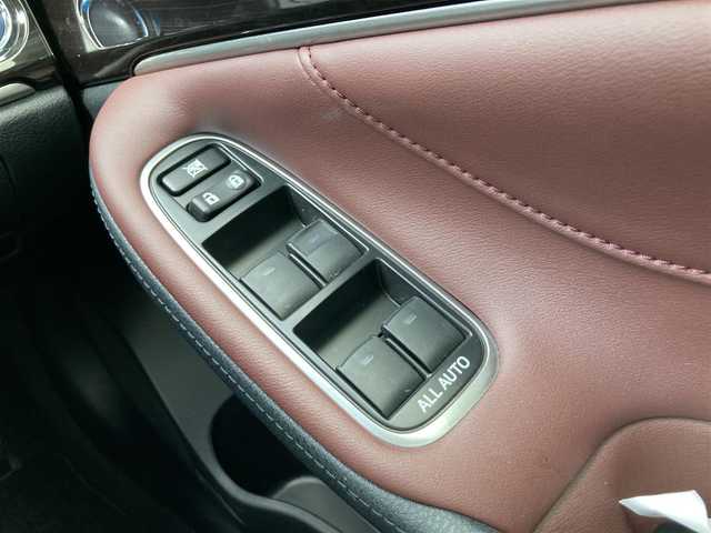 トヨタ クラウン ハイブリッド アスリートS Four J フロンティア 鳥取県 2017(平29)年 2.7万km プレシャスブラックパール ４・W・D/純正ナビ/フルセグ/DVD/CD/BT/バックカメラ/ETC2.0/前席シートヒーター/トヨタセーフティセンス/レーダークルーズコントロール/レーンキープアシスト/前席パワーシート/シートヒーター/LEDヘットライト/フォグライト/カーテンエアバッグ/純正オプション18インチアルミホール/プッシュエンジンスタート