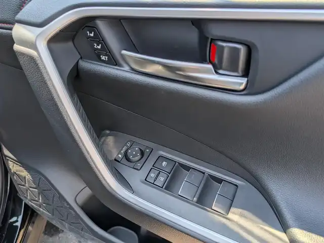 トヨタ ＲＡＶ４ アドベンチャー オフロードPKG 福井県 2022(令4)年 0.3万km アティチュードブラックマイカ ワンオーナー車/R・Fフォグ/寒冷地仕様/LEDヘッドライト/４WD/ステアリングヒーター/全車速追従機能付クルーズコントロール/前後コーナーセンサー/バックカメラ/運転席パワーシート/パイオニア9インチメモリナビ/フルセグテレビ/ビルトインETC/オートホールド/アイドリングストップ/衝突被害軽減システム/レーンキープアシスト/横滑り防止装置/盗難防止装置/ダブル＋サイドエアバッグ/カーテンエアバッグ
