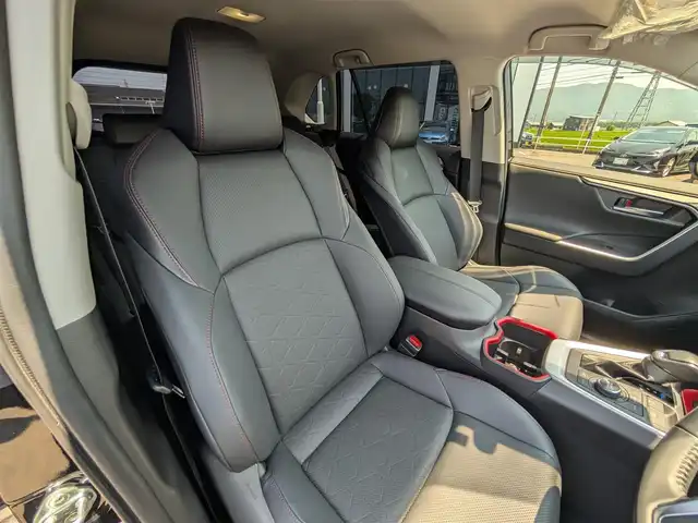 トヨタ ＲＡＶ４ アドベンチャー オフロードPKG 福井県 2022(令4)年 0.3万km アティチュードブラックマイカ ワンオーナー車/R・Fフォグ/寒冷地仕様/LEDヘッドライト/４WD/ステアリングヒーター/全車速追従機能付クルーズコントロール/前後コーナーセンサー/バックカメラ/運転席パワーシート/パイオニア9インチメモリナビ/フルセグテレビ/ビルトインETC/オートホールド/アイドリングストップ/衝突被害軽減システム/レーンキープアシスト/横滑り防止装置/盗難防止装置/ダブル＋サイドエアバッグ/カーテンエアバッグ