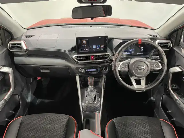 ダイハツ ロッキー G 愛知県 2019(令1)年 1.7万km コンパーノレッド 純正９インチディスプレイオーディオ　/(FM/AM/CarPlay/フルセグTV/USB/Bluetooth)/パノラマモニター　/パーキングアシスト　/スマートアシスト　/　　-レーダークルーズコントロール/　　-衝突回避支援ブレーキ/　　-アダプティブドライビングビーム/　　-車線逸脱警報/　　-標識認識機能/　　-先行車発進お知らせ機能/ブラインドスポットモニター　/コーナーセンサー/シートヒーター　/ビルトインＥＴＣ　/ＬＥＤヘッドライト/LEDフォグランプ/プッシュスタート/　　-スマートキー/純正フロアマット