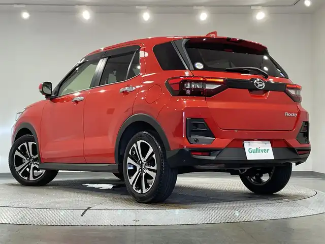 ダイハツ ロッキー G 愛知県 2019(令1)年 1.7万km コンパーノレッド 純正９インチディスプレイオーディオ　/(FM/AM/CarPlay/フルセグTV/USB/Bluetooth)/パノラマモニター　/パーキングアシスト　/スマートアシスト　/　　-レーダークルーズコントロール/　　-衝突回避支援ブレーキ/　　-アダプティブドライビングビーム/　　-車線逸脱警報/　　-標識認識機能/　　-先行車発進お知らせ機能/ブラインドスポットモニター　/コーナーセンサー/シートヒーター　/ビルトインＥＴＣ　/ＬＥＤヘッドライト/LEDフォグランプ/プッシュスタート/　　-スマートキー/純正フロアマット