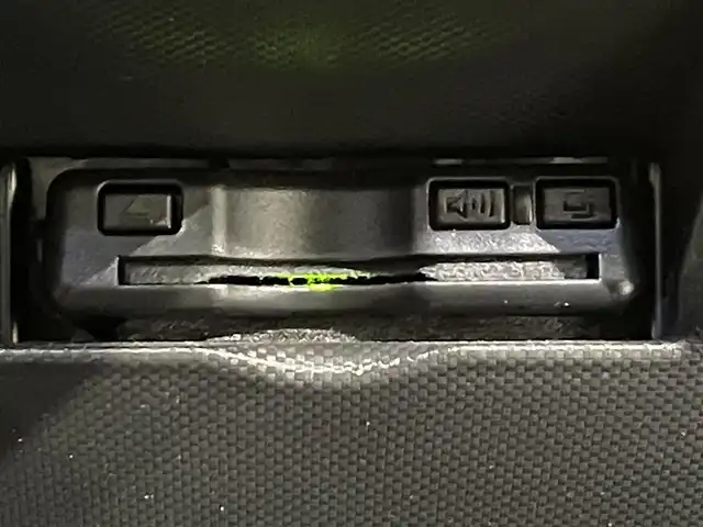 ダイハツ ロッキー G 愛知県 2019(令1)年 1.7万km コンパーノレッド 純正９インチディスプレイオーディオ　/(FM/AM/CarPlay/フルセグTV/USB/Bluetooth)/パノラマモニター　/パーキングアシスト　/スマートアシスト　/　　-レーダークルーズコントロール/　　-衝突回避支援ブレーキ/　　-アダプティブドライビングビーム/　　-車線逸脱警報/　　-標識認識機能/　　-先行車発進お知らせ機能/ブラインドスポットモニター　/コーナーセンサー/シートヒーター　/ビルトインＥＴＣ　/ＬＥＤヘッドライト/LEDフォグランプ/プッシュスタート/　　-スマートキー/純正フロアマット