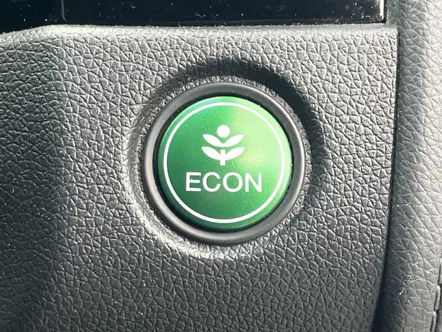 ホンダ シャトル ハイブリッド Z スタイルエディション 道南・函館 2016(平28)年 4.7万km ティンテッドシルバーM /純正ナビ//フルセグTV//バックカメラ//ドライブレコーダー//寒冷地仕様//シートヒーター//衝突軽減ブレーキ//ETC//クルーズコントロール//オートライト//LEDヘッドライト//ハーフレザーシート