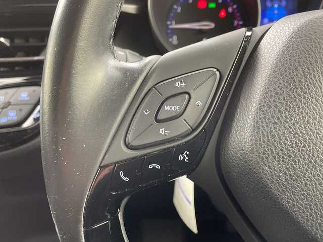 トヨタ Ｃ－ＨＲ S－T LEDエディション 福島県 2018(平30)年 7万km センシュアルレッドマイカ /禁煙車//4WD//ターボ//レーダークルーズコントロール//衝突軽減システム//レーンキープアシスト//バックモニター//ビルトインETC//純正ナビ//Bluetooth//フルセグテレビ//純正フロアマット//LEDヘッドライト//オートハイビーム//純正アルミホイール//ステアリングスイッチ//エンジンスターター//スマートキー//プッシュスタート//スペアキー