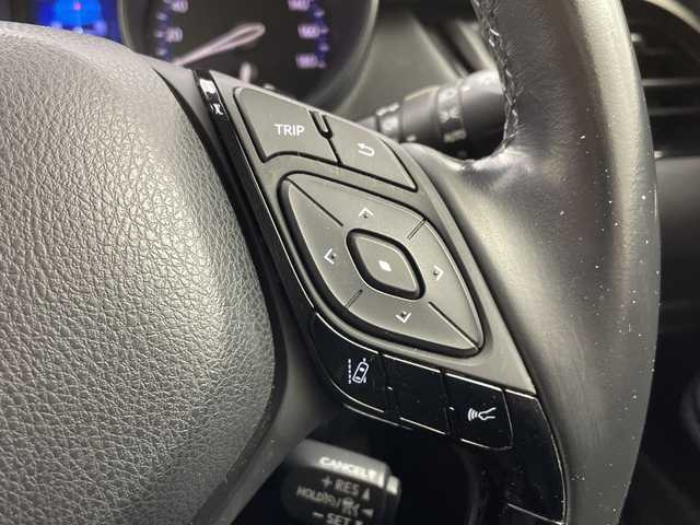 トヨタ Ｃ－ＨＲ S－T LEDエディション 福島県 2018(平30)年 7万km センシュアルレッドマイカ /禁煙車//4WD//ターボ//レーダークルーズコントロール//衝突軽減システム//レーンキープアシスト//バックモニター//ビルトインETC//純正ナビ//Bluetooth//フルセグテレビ//純正フロアマット//LEDヘッドライト//オートハイビーム//純正アルミホイール//ステアリングスイッチ//エンジンスターター//スマートキー//プッシュスタート//スペアキー