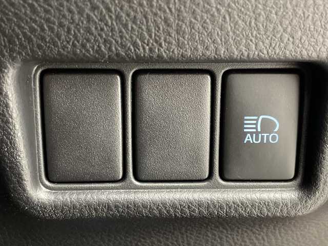 トヨタ Ｃ－ＨＲ S－T LEDエディション 福島県 2018(平30)年 7万km センシュアルレッドマイカ /禁煙車//4WD//ターボ//レーダークルーズコントロール//衝突軽減システム//レーンキープアシスト//バックモニター//ビルトインETC//純正ナビ//Bluetooth//フルセグテレビ//純正フロアマット//LEDヘッドライト//オートハイビーム//純正アルミホイール//ステアリングスイッチ//エンジンスターター//スマートキー//プッシュスタート//スペアキー