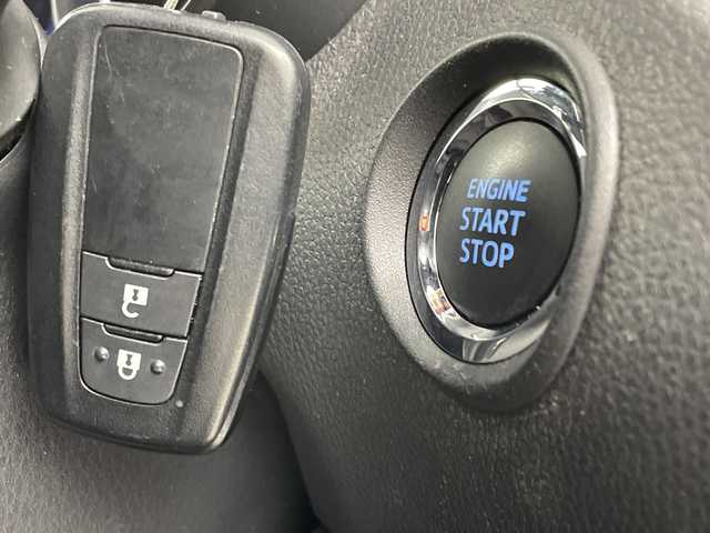 トヨタ Ｃ－ＨＲ S－T LEDエディション 福島県 2018(平30)年 7万km センシュアルレッドマイカ /禁煙車//4WD//ターボ//レーダークルーズコントロール//衝突軽減システム//レーンキープアシスト//バックモニター//ビルトインETC//純正ナビ//Bluetooth//フルセグテレビ//純正フロアマット//LEDヘッドライト//オートハイビーム//純正アルミホイール//ステアリングスイッチ//エンジンスターター//スマートキー//プッシュスタート//スペアキー