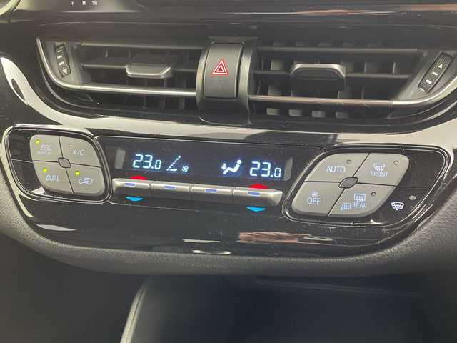 トヨタ Ｃ－ＨＲ S－T LEDエディション 福島県 2018(平30)年 7万km センシュアルレッドマイカ /禁煙車//4WD//ターボ//レーダークルーズコントロール//衝突軽減システム//レーンキープアシスト//バックモニター//ビルトインETC//純正ナビ//Bluetooth//フルセグテレビ//純正フロアマット//LEDヘッドライト//オートハイビーム//純正アルミホイール//ステアリングスイッチ//エンジンスターター//スマートキー//プッシュスタート//スペアキー