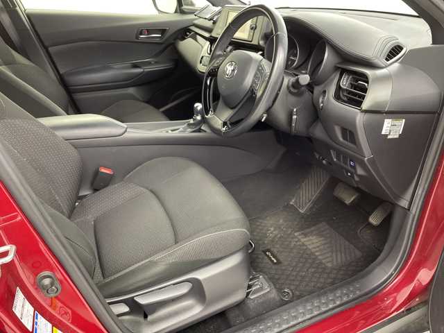 トヨタ Ｃ－ＨＲ S－T LEDエディション 福島県 2018(平30)年 7万km センシュアルレッドマイカ /禁煙車//4WD//ターボ//レーダークルーズコントロール//衝突軽減システム//レーンキープアシスト//バックモニター//ビルトインETC//純正ナビ//Bluetooth//フルセグテレビ//純正フロアマット//LEDヘッドライト//オートハイビーム//純正アルミホイール//ステアリングスイッチ//エンジンスターター//スマートキー//プッシュスタート//スペアキー