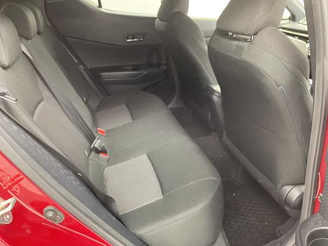 トヨタ Ｃ－ＨＲ S－T LEDエディション 福島県 2018(平30)年 7万km センシュアルレッドマイカ /禁煙車//4WD//ターボ//レーダークルーズコントロール//衝突軽減システム//レーンキープアシスト//バックモニター//ビルトインETC//純正ナビ//Bluetooth//フルセグテレビ//純正フロアマット//LEDヘッドライト//オートハイビーム//純正アルミホイール//ステアリングスイッチ//エンジンスターター//スマートキー//プッシュスタート//スペアキー