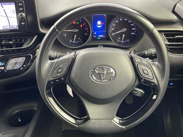 トヨタ Ｃ－ＨＲ S－T LEDエディション 福島県 2018(平30)年 7万km センシュアルレッドマイカ /禁煙車//4WD//ターボ//レーダークルーズコントロール//衝突軽減システム//レーンキープアシスト//バックモニター//ビルトインETC//純正ナビ//Bluetooth//フルセグテレビ//純正フロアマット//LEDヘッドライト//オートハイビーム//純正アルミホイール//ステアリングスイッチ//エンジンスターター//スマートキー//プッシュスタート//スペアキー