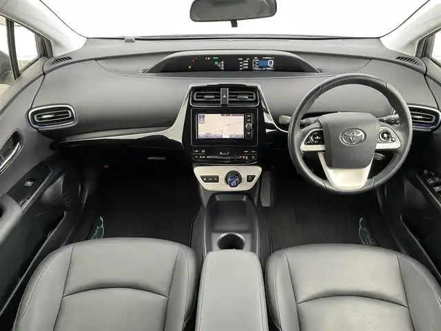 トヨタ プリウス S ツーリングセレクション 福岡県 2017(平29)年 4.8万km シルバーM トヨタセーフティセンス/PCS/LDA/純正ナビ（ＮＳＺＴ－Ｗ６６Ｔ）/フルセグTV/CD/DVD/BT/HDMI/SD/AM/FM/バックカメラ/黒革シート/前席シートヒーター/ＬＥＤオートライト/フォグランプ/オートハイビーム/レーダークルーズコントロール/ビルトインETC2.0/ステアリングリモコン/スマートキー/プッシュスタート