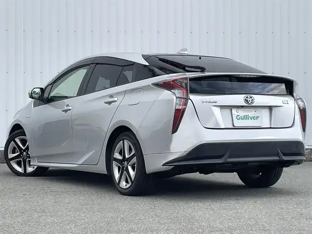 トヨタ プリウス S ツーリングセレクション 福岡県 2017(平29)年 4.8万km シルバーM トヨタセーフティセンス/PCS/LDA/純正ナビ（ＮＳＺＴ－Ｗ６６Ｔ）/フルセグTV/CD/DVD/BT/HDMI/SD/AM/FM/バックカメラ/黒革シート/前席シートヒーター/ＬＥＤオートライト/フォグランプ/オートハイビーム/レーダークルーズコントロール/ビルトインETC2.0/ステアリングリモコン/スマートキー/プッシュスタート