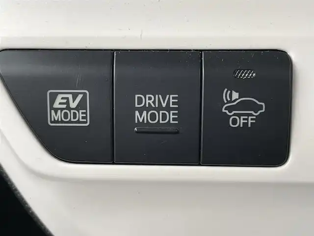 トヨタ プリウス S ツーリングセレクション 福岡県 2017(平29)年 4.8万km シルバーM トヨタセーフティセンス/PCS/LDA/純正ナビ（ＮＳＺＴ－Ｗ６６Ｔ）/フルセグTV/CD/DVD/BT/HDMI/SD/AM/FM/バックカメラ/黒革シート/前席シートヒーター/ＬＥＤオートライト/フォグランプ/オートハイビーム/レーダークルーズコントロール/ビルトインETC2.0/ステアリングリモコン/スマートキー/プッシュスタート