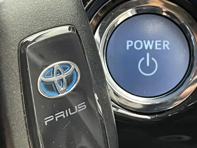 トヨタ プリウス S ツーリングセレクション 福岡県 2017(平29)年 4.8万km シルバーM トヨタセーフティセンス/PCS/LDA/純正ナビ（ＮＳＺＴ－Ｗ６６Ｔ）/フルセグTV/CD/DVD/BT/HDMI/SD/AM/FM/バックカメラ/黒革シート/前席シートヒーター/ＬＥＤオートライト/フォグランプ/オートハイビーム/レーダークルーズコントロール/ビルトインETC2.0/ステアリングリモコン/スマートキー/プッシュスタート