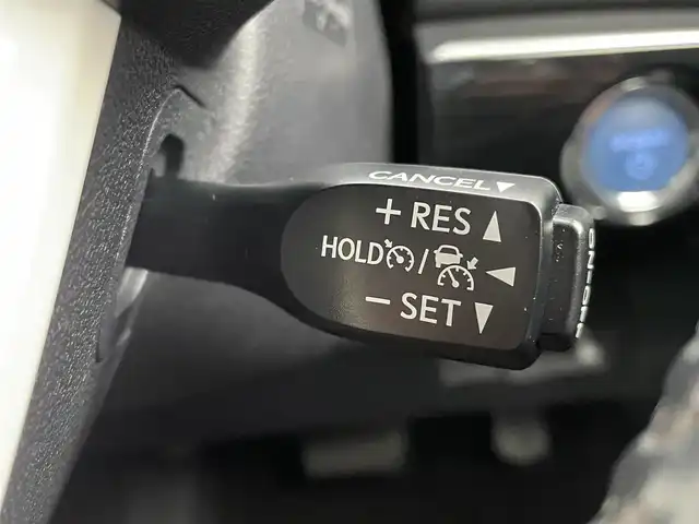 トヨタ プリウス S ツーリングセレクション 福岡県 2017(平29)年 4.8万km シルバーM トヨタセーフティセンス/PCS/LDA/純正ナビ（ＮＳＺＴ－Ｗ６６Ｔ）/フルセグTV/CD/DVD/BT/HDMI/SD/AM/FM/バックカメラ/黒革シート/前席シートヒーター/ＬＥＤオートライト/フォグランプ/オートハイビーム/レーダークルーズコントロール/ビルトインETC2.0/ステアリングリモコン/スマートキー/プッシュスタート