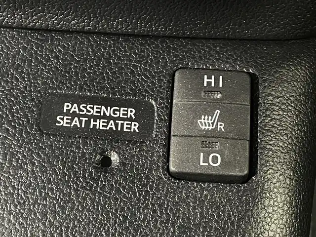 トヨタ プリウス S ツーリングセレクション 福岡県 2017(平29)年 4.8万km シルバーM トヨタセーフティセンス/PCS/LDA/純正ナビ（ＮＳＺＴ－Ｗ６６Ｔ）/フルセグTV/CD/DVD/BT/HDMI/SD/AM/FM/バックカメラ/黒革シート/前席シートヒーター/ＬＥＤオートライト/フォグランプ/オートハイビーム/レーダークルーズコントロール/ビルトインETC2.0/ステアリングリモコン/スマートキー/プッシュスタート