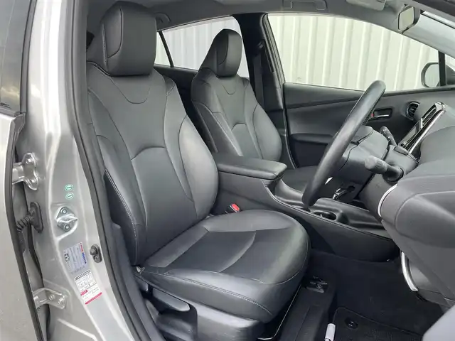 トヨタ プリウス S ツーリングセレクション 福岡県 2017(平29)年 4.8万km シルバーM トヨタセーフティセンス/PCS/LDA/純正ナビ（ＮＳＺＴ－Ｗ６６Ｔ）/フルセグTV/CD/DVD/BT/HDMI/SD/AM/FM/バックカメラ/黒革シート/前席シートヒーター/ＬＥＤオートライト/フォグランプ/オートハイビーム/レーダークルーズコントロール/ビルトインETC2.0/ステアリングリモコン/スマートキー/プッシュスタート