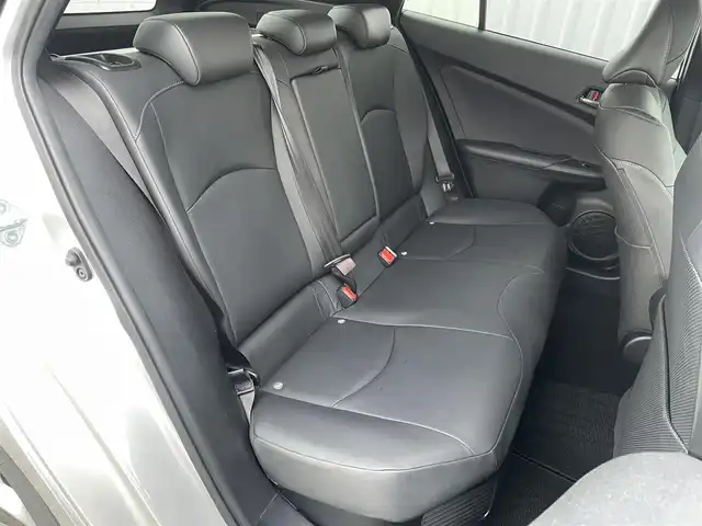 トヨタ プリウス S ツーリングセレクション 福岡県 2017(平29)年 4.8万km シルバーM トヨタセーフティセンス/PCS/LDA/純正ナビ（ＮＳＺＴ－Ｗ６６Ｔ）/フルセグTV/CD/DVD/BT/HDMI/SD/AM/FM/バックカメラ/黒革シート/前席シートヒーター/ＬＥＤオートライト/フォグランプ/オートハイビーム/レーダークルーズコントロール/ビルトインETC2.0/ステアリングリモコン/スマートキー/プッシュスタート