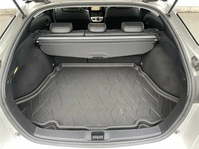 トヨタ プリウス S ツーリングセレクション 福岡県 2017(平29)年 4.8万km シルバーM トヨタセーフティセンス/PCS/LDA/純正ナビ（ＮＳＺＴ－Ｗ６６Ｔ）/フルセグTV/CD/DVD/BT/HDMI/SD/AM/FM/バックカメラ/黒革シート/前席シートヒーター/ＬＥＤオートライト/フォグランプ/オートハイビーム/レーダークルーズコントロール/ビルトインETC2.0/ステアリングリモコン/スマートキー/プッシュスタート