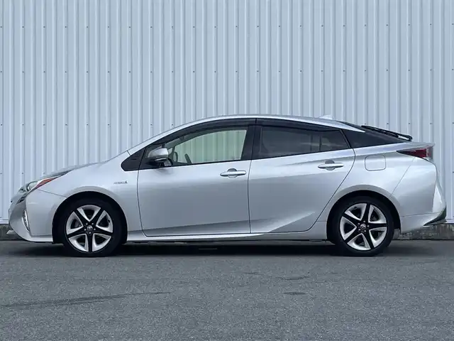 トヨタ プリウス S ツーリングセレクション 福岡県 2017(平29)年 4.8万km シルバーM トヨタセーフティセンス/PCS/LDA/純正ナビ（ＮＳＺＴ－Ｗ６６Ｔ）/フルセグTV/CD/DVD/BT/HDMI/SD/AM/FM/バックカメラ/黒革シート/前席シートヒーター/ＬＥＤオートライト/フォグランプ/オートハイビーム/レーダークルーズコントロール/ビルトインETC2.0/ステアリングリモコン/スマートキー/プッシュスタート